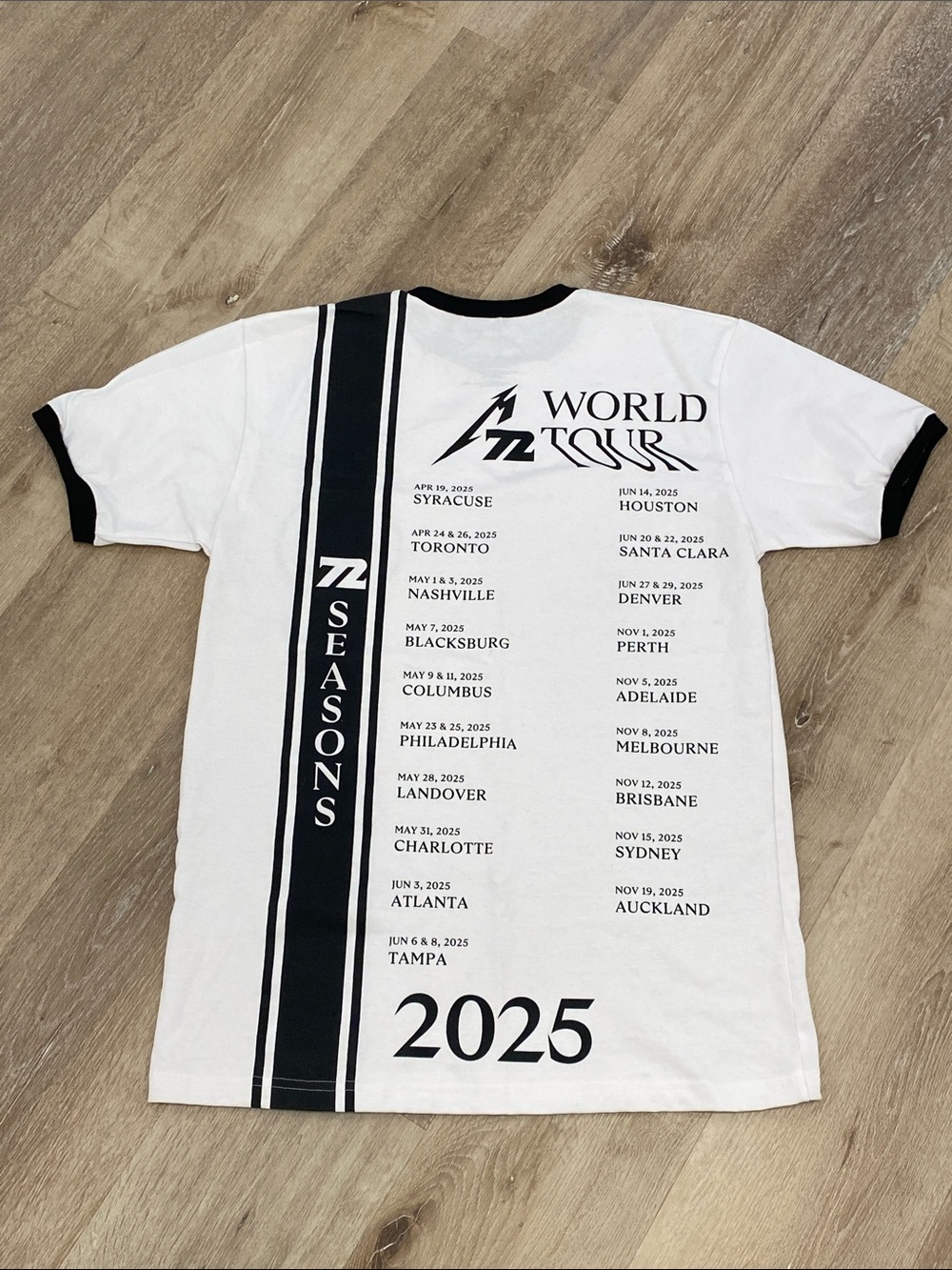 Metallica 72 Seasons Stripe T-Shirt 2025 World Tour Concert Merch Sz L - EUC 🤘🏼